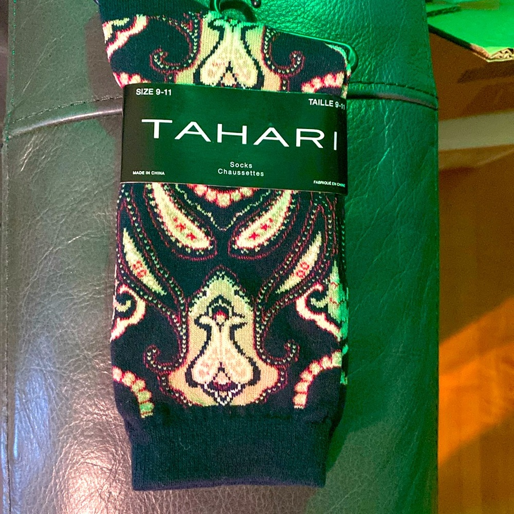 Tahari Paisly